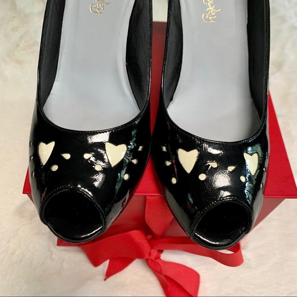 Cynthia Rowley Black Patent Peep Toe Pumps Size 7.5 - Picture 4 of 10